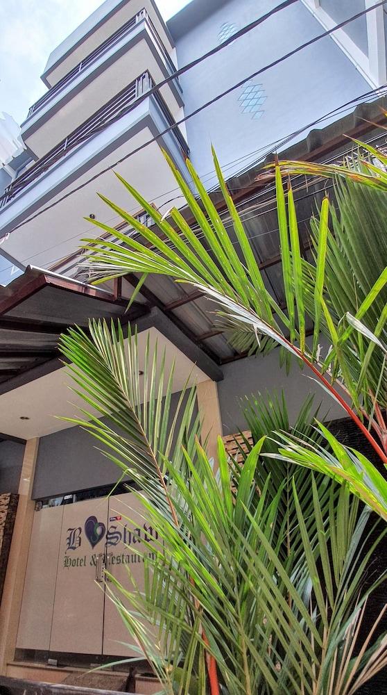 B Shaw Hotel Jakarta Exteriör bild