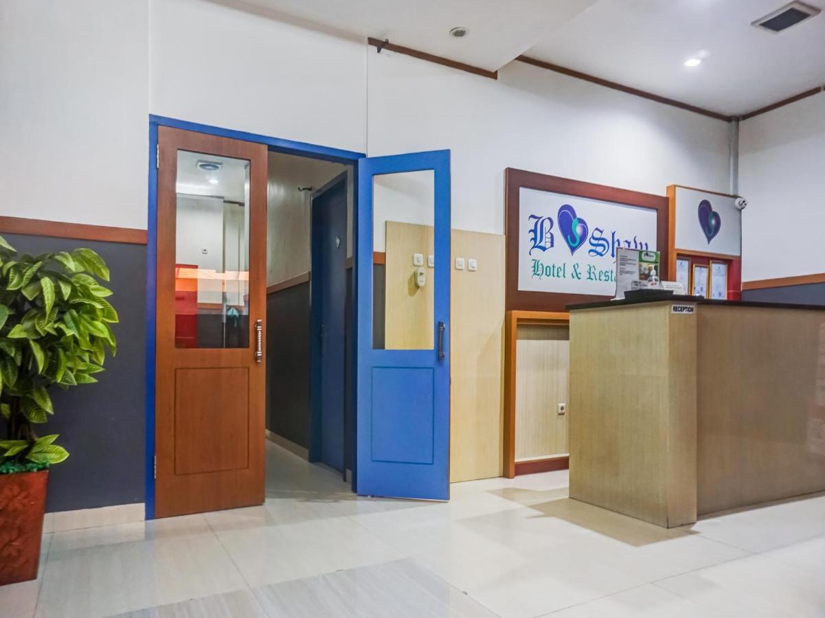 B Shaw Hotel Jakarta Exteriör bild