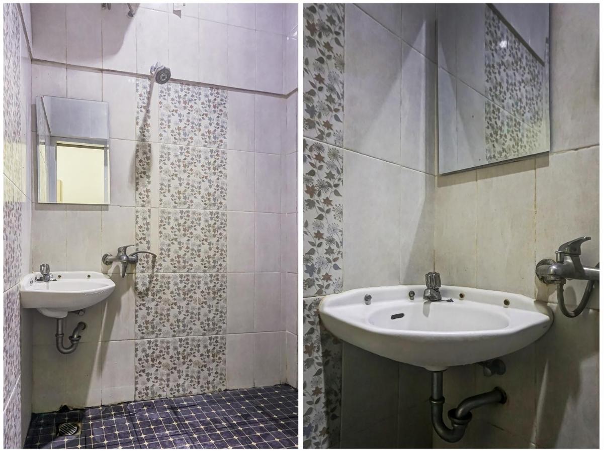 B Shaw Hotel Jakarta Exteriör bild