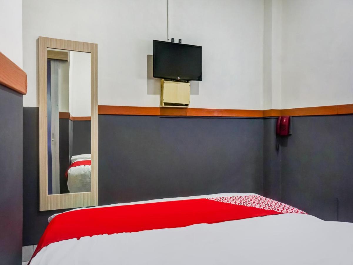B Shaw Hotel Jakarta Exteriör bild