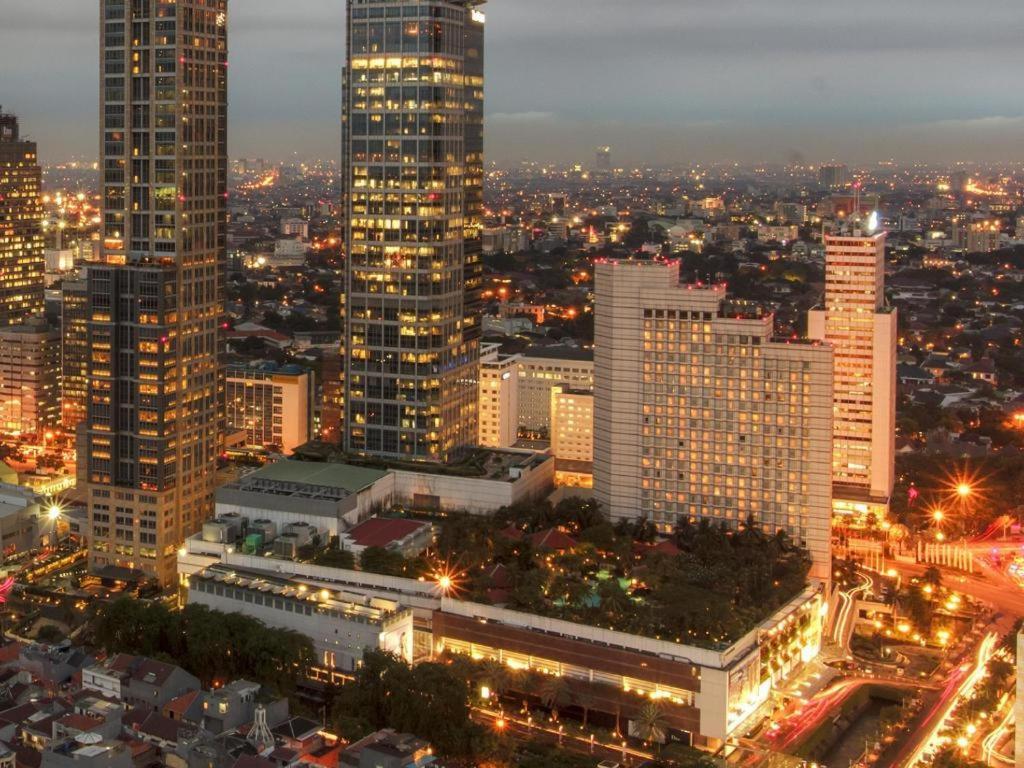 B Shaw Hotel Jakarta Exteriör bild