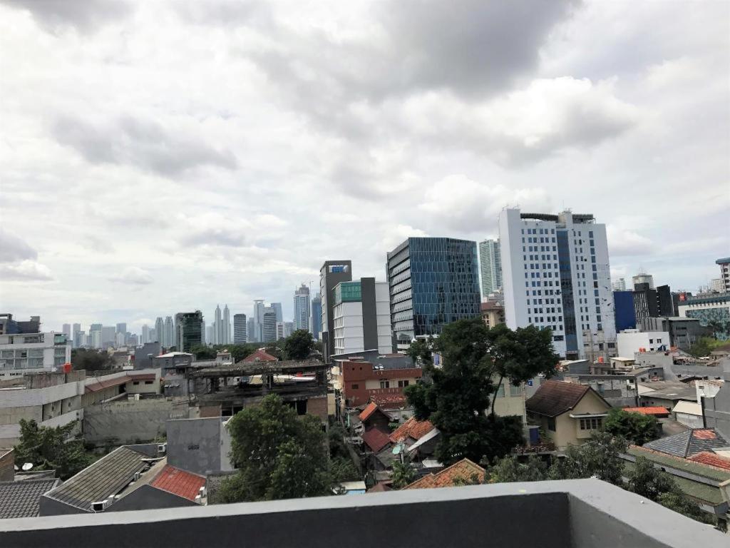 B Shaw Hotel Jakarta Exteriör bild